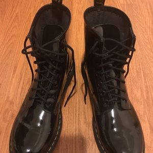Women’s size 10 black patent leather 8-hole Doc Marten boots